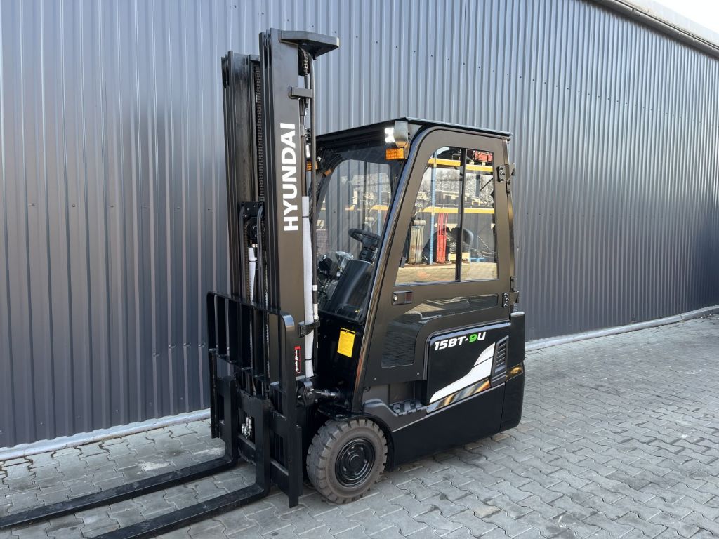 Hyundai 15BT-9U Electric 3-wheel forklift www.superlift-forklift.com