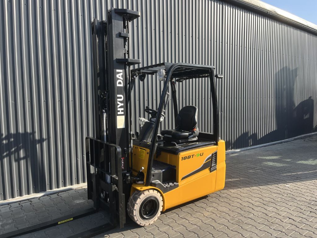 Hyundai 18BT-9U Electric 3-wheel forklift www.superlift-forklift.com