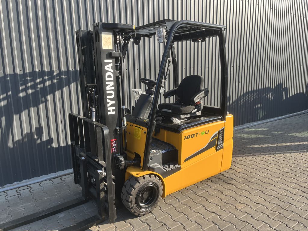 Hyundai 18BT-9U Electric 3-wheel forklift www.superlift-forklift.com