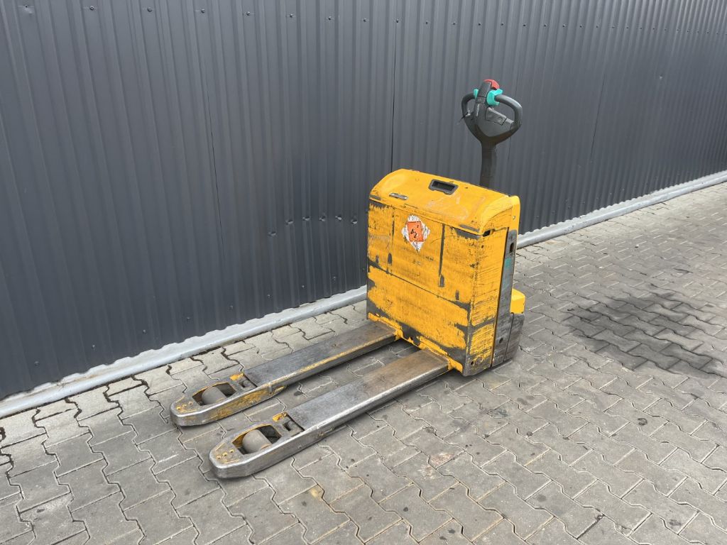 Jungheinrich EJE116 Electric Pallet Truck www.superlift-forklift.com