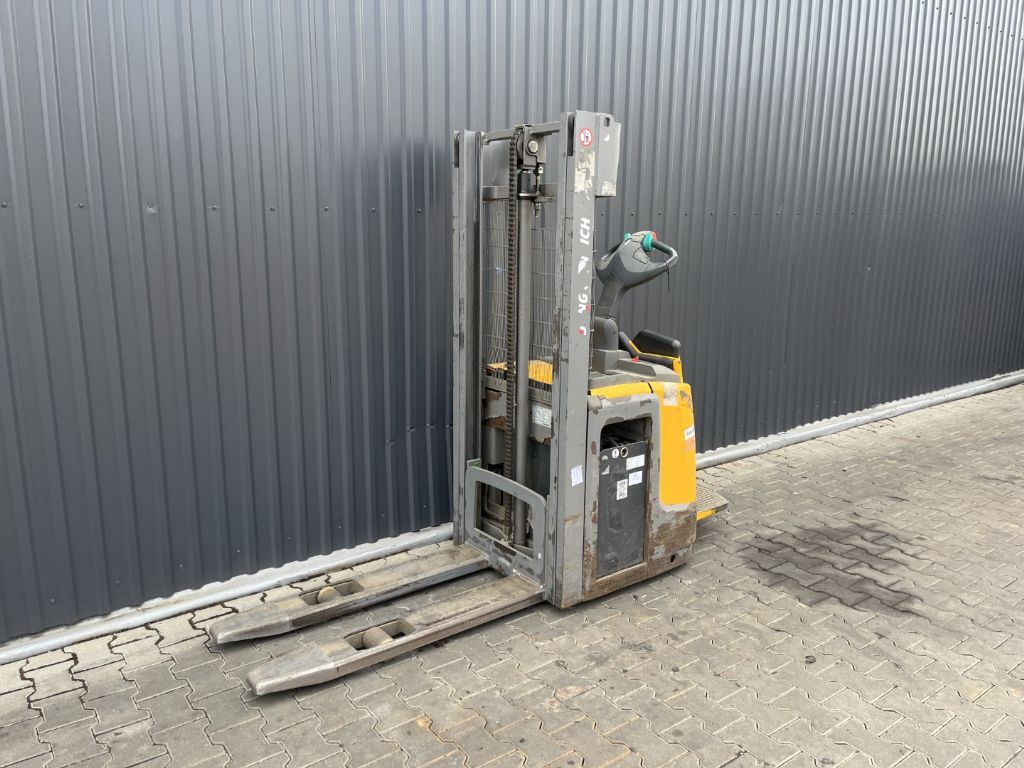 Jungheinrich ERC212 Stand-on stacker www.superlift-forklift.com
