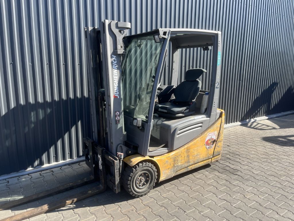 Jungheinrich EFG216 Electric 3-wheel forklift www.superlift-forklift.com