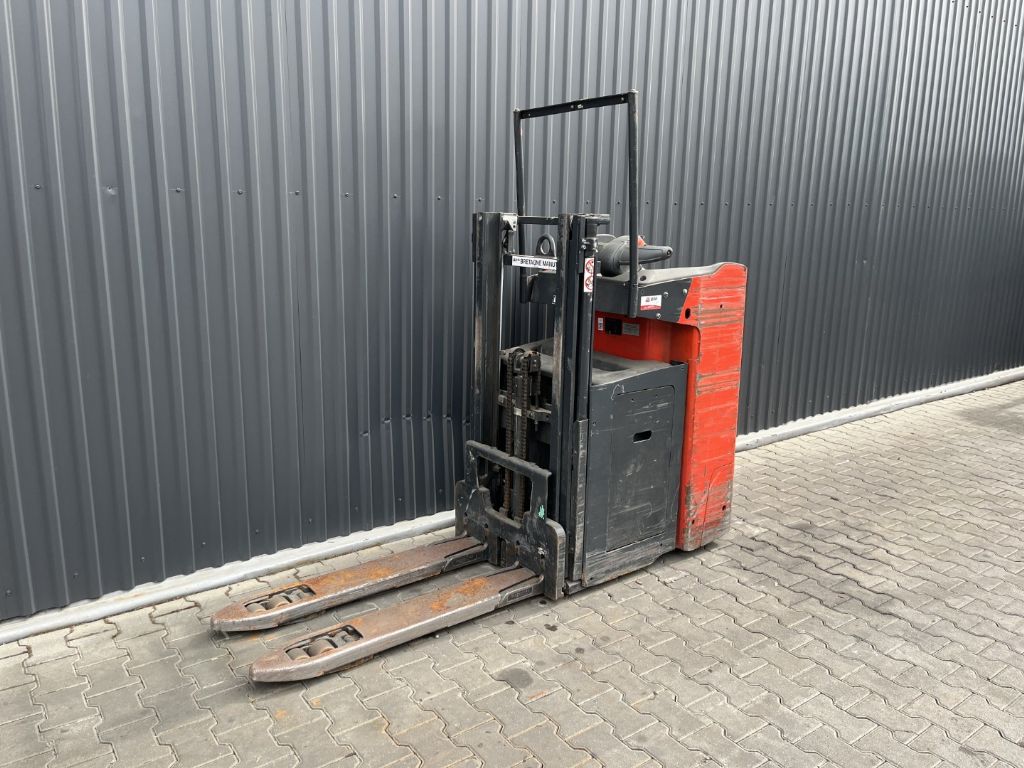 Linde D12SF Stand-on stacker www.superlift-forklift.com