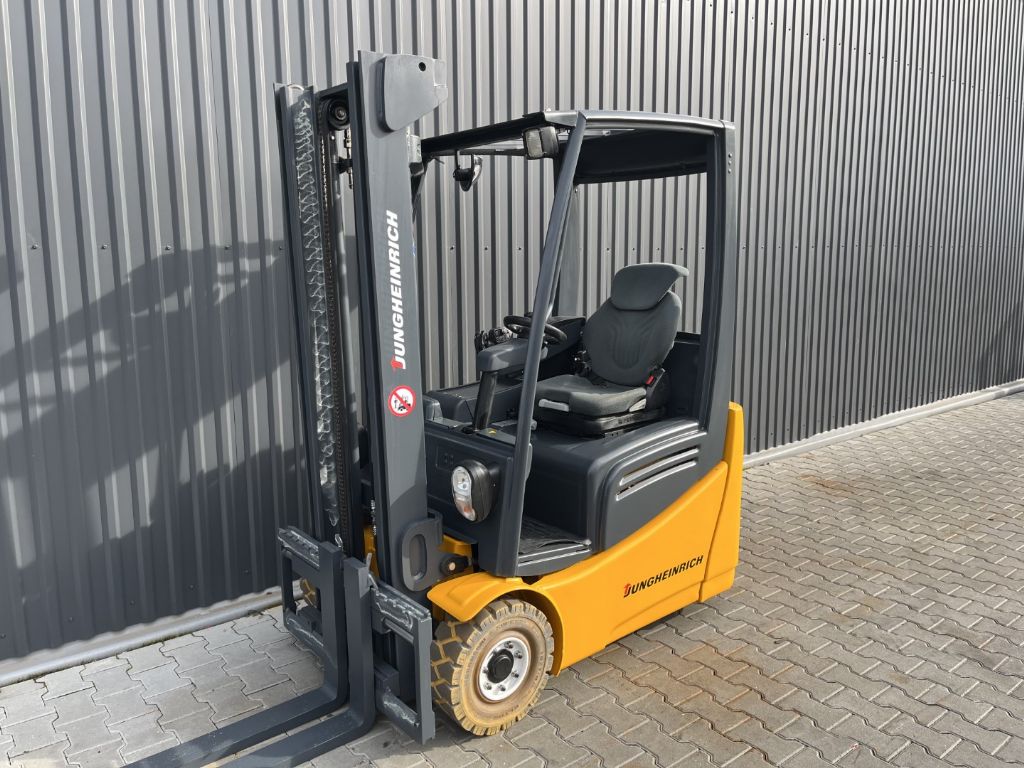 Jungheinrich EFG215 Electric 3-wheel forklift www.superlift-forklift.com