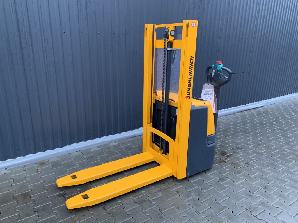 Jungheinrich EJC110 Pedestrian Stacker www.superlift-forklift.com