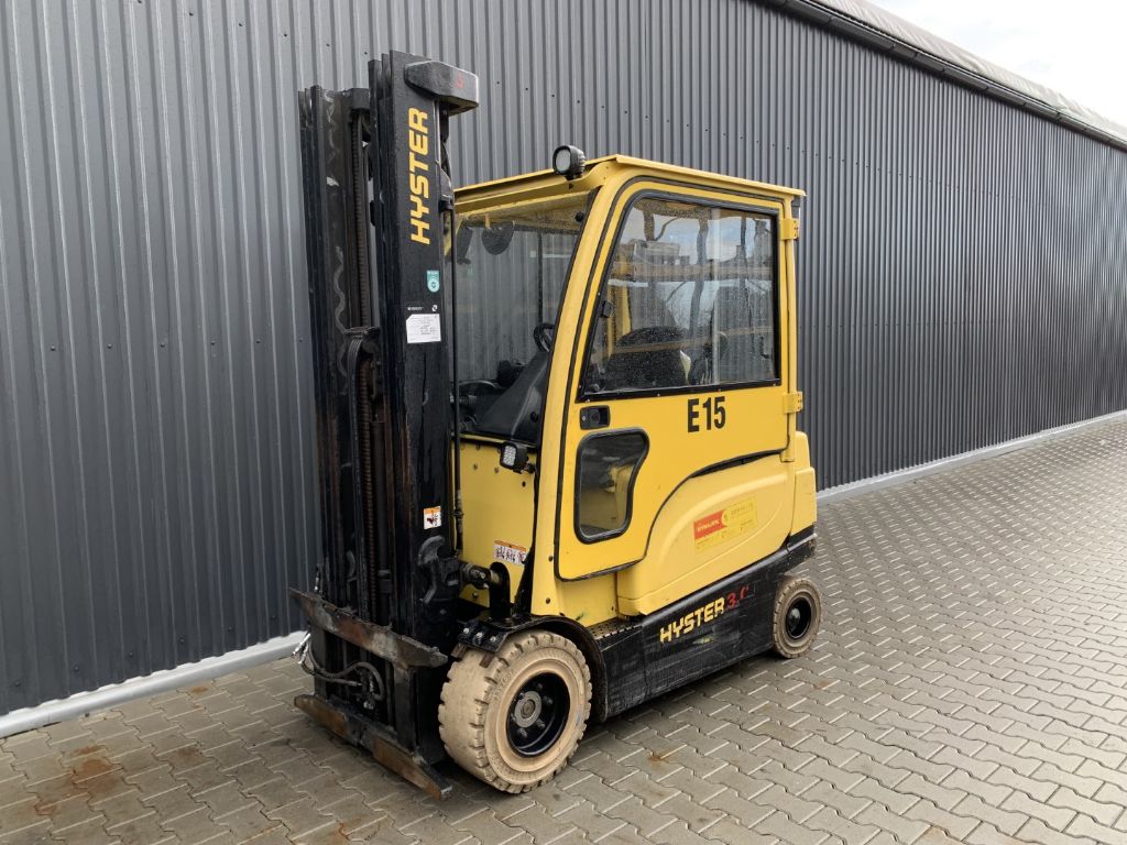 Hyster J3.0XN Electric 4-wheel forklift www.superlift-forklift.com