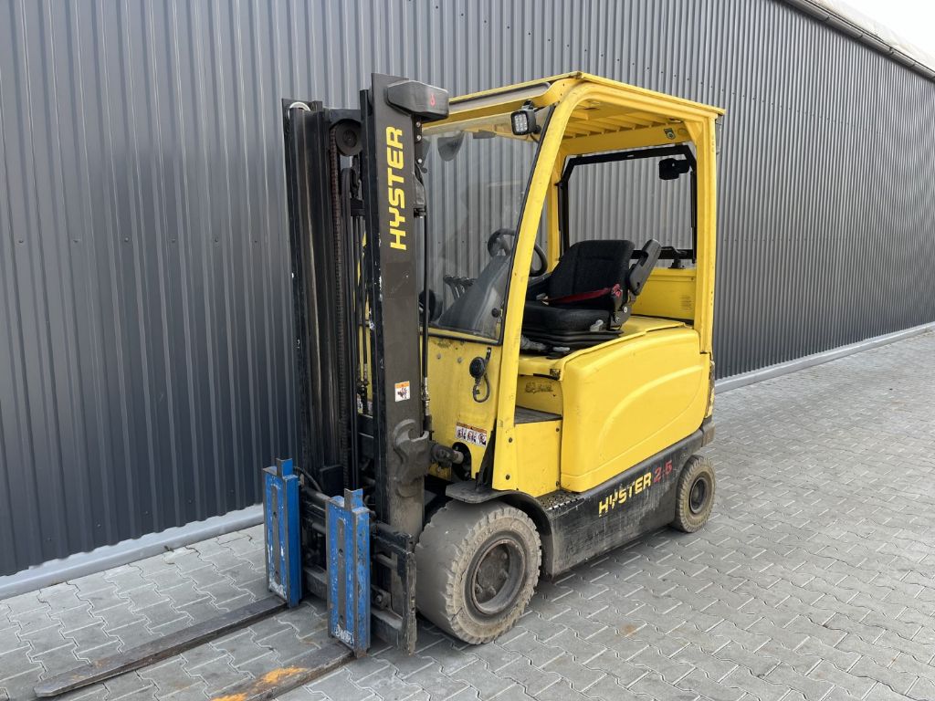 Hyster J2.5XN Electric 4-wheel forklift www.superlift-forklift.com