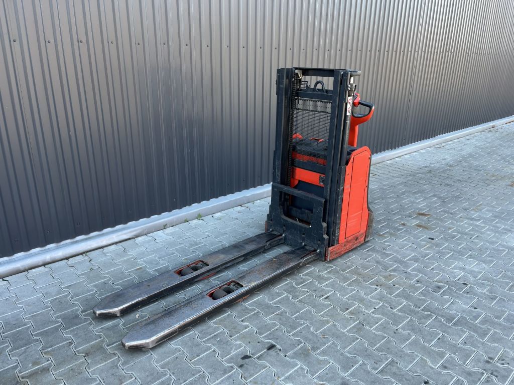 Linde D08 Pedestrian Stacker www.superlift-forklift.com