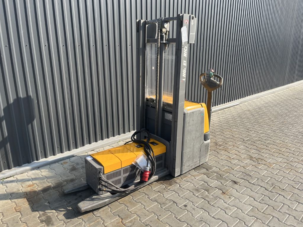 Jungheinrich EJC212 Pedestrian Stacker www.superlift-forklift.com