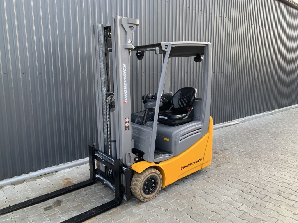 Jungheinrich EFG215 Electric 3-wheel forklift www.superlift-forklift.com