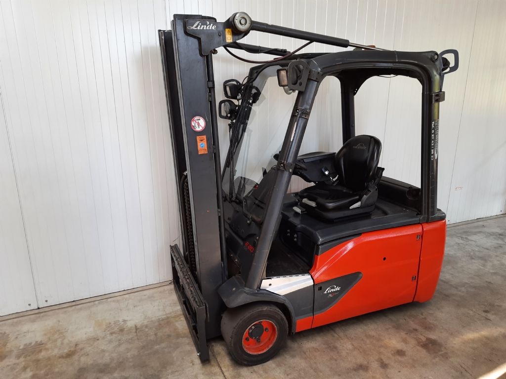 Linde-E20L-02-Elektro 3 Rad-Stapler-www.szww.de