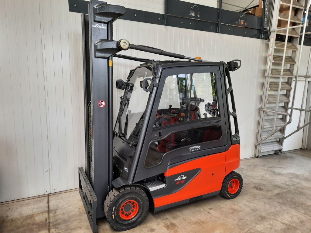 Linde-E25L-01-Elektro 4 Rad-Stapler-www.szww.de