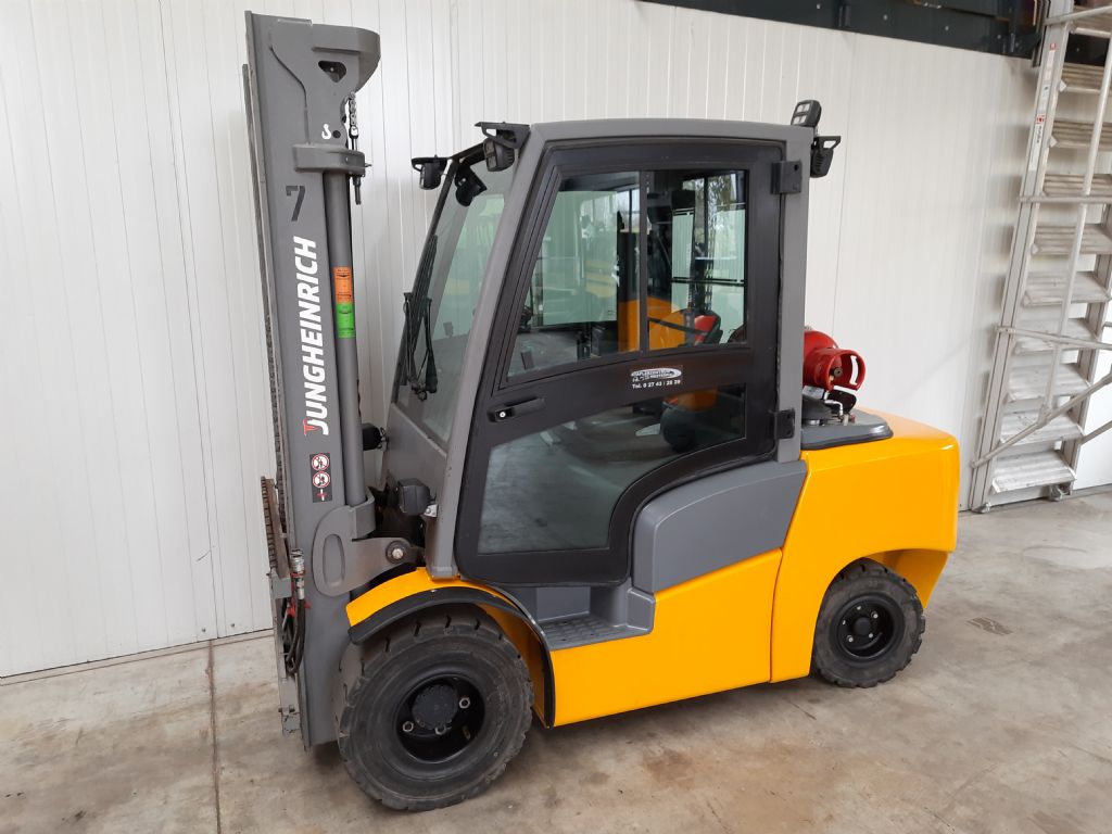 Jungheinrich-TFG435-Treibgasstapler-www.szww.de