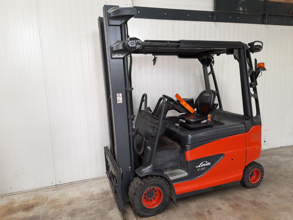 Linde-E30RHL-01/600-Elektro 4 Rad-Stapler-www.szww.de