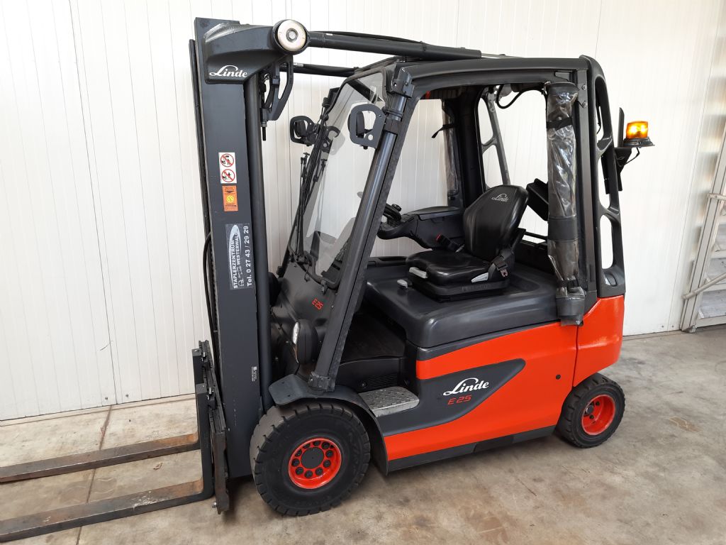 Linde-E25-01-Elektro 4 Rad-Stapler-www.szww.de