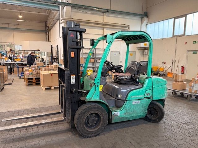 Mitsubishi-FD30N-Dieselstapler-www.szww.de