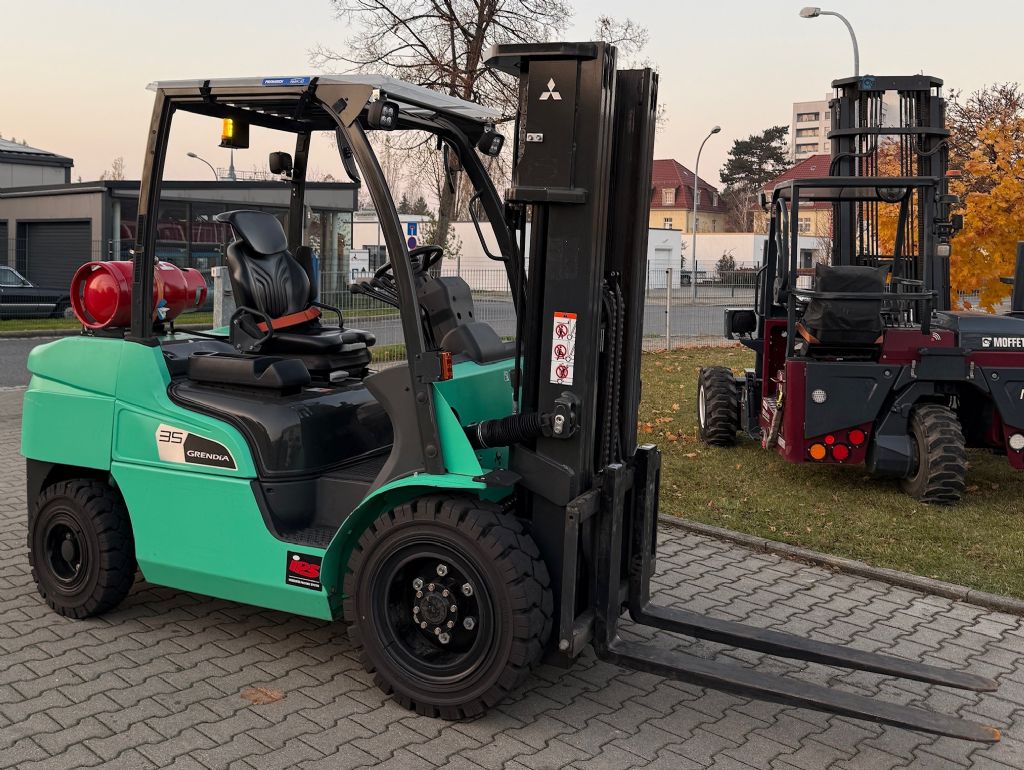 Mitsubishi FG35N Treibgasstapler www.sbstapler.ch