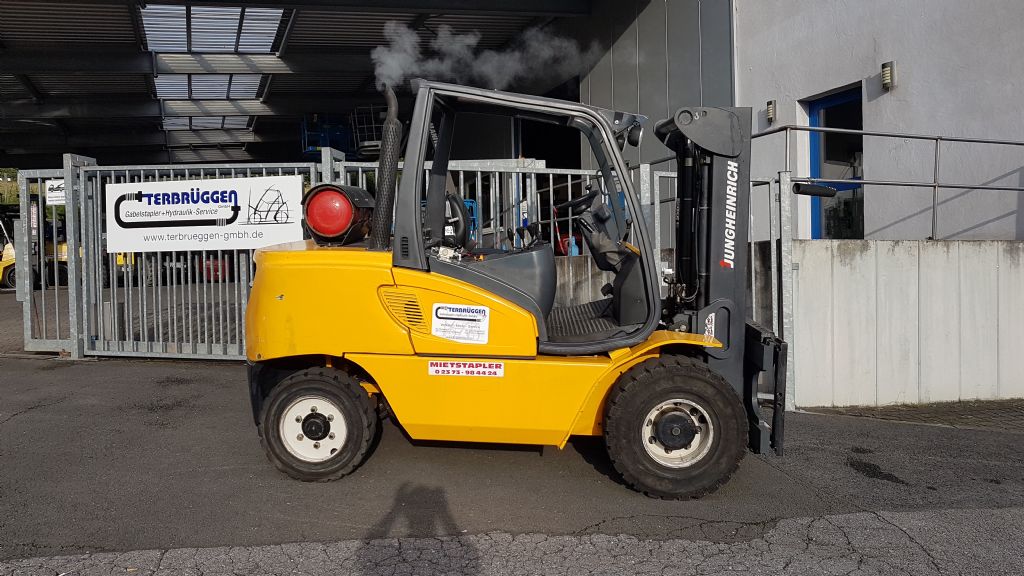 Jungheinrich-TFG550  //  CONTAINERFHIG-Treibgasstapler-www.terbrueggen-gmbh.de