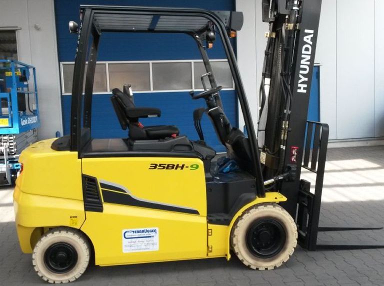 Hyundai-35BH-9-Elektro 4 Rad-Stapler-www.terbrueggen-gmbh.de