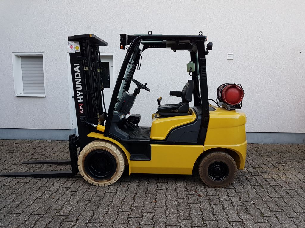 Hyundai-30L-7A-Treibgasstapler-www.terbrueggen-gmbh.de