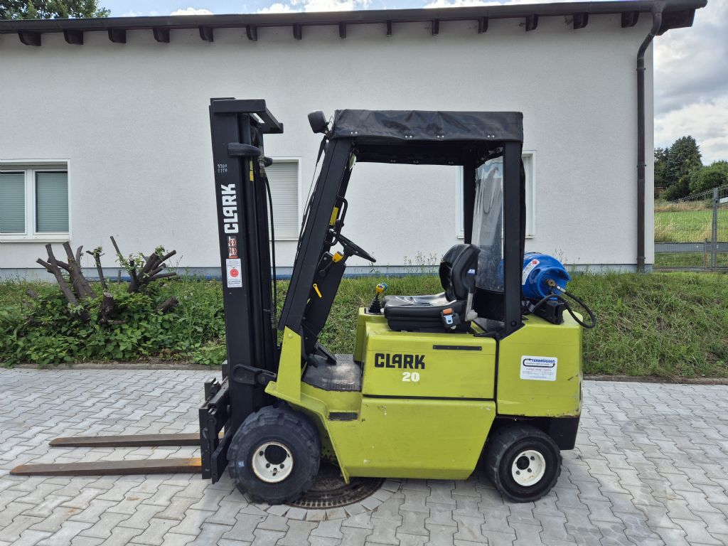 Clark-GPM20S-Treibgasstapler-www.terbrueggen-gmbh.de