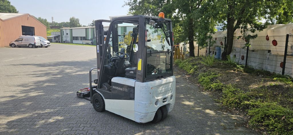 Nissan A1N1L18Q Elektro 3 Rad-Stapler www.thuenemann-stapler.de Nissan A1N1L18Q Elektro 3 Rad-Stapler www.thuenemann-stapler.de