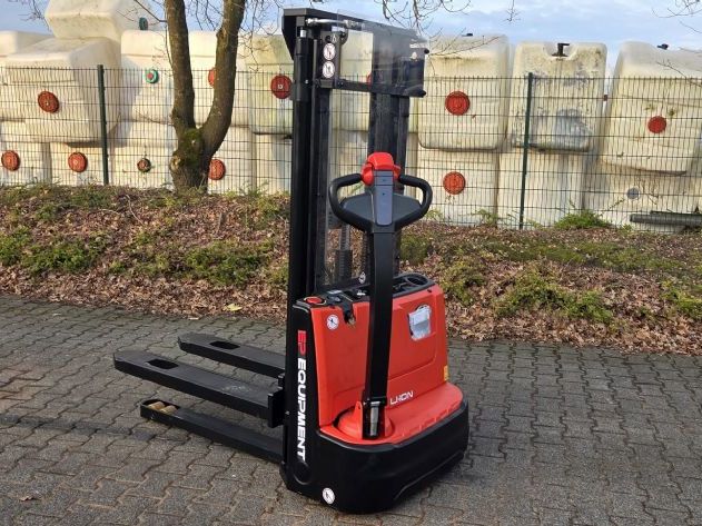 EP ESA121  Hochhubwagen www.thuenemann-stapler.de