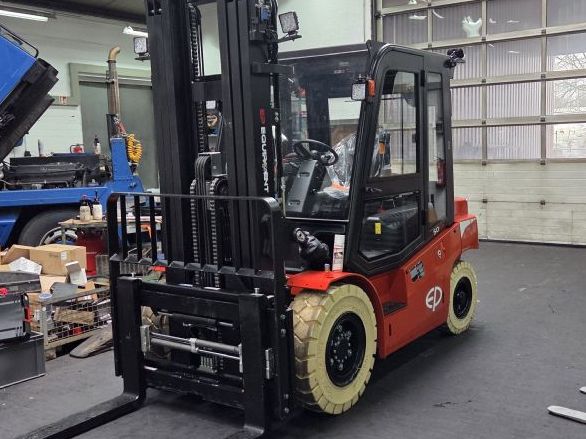 EP EFL503HV6 Elektro 4 Rad-Stapler www.thuenemann-stapler.de