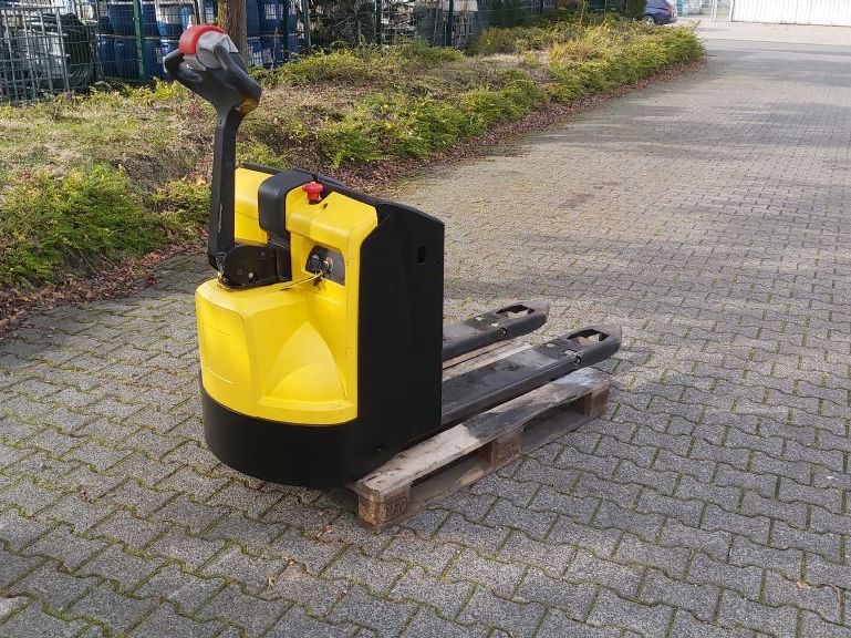 Hyster P1.6 Deichselstapler www.thuenemann-stapler.de