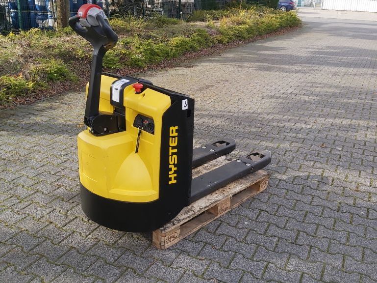 Hyster P1.6 Deichselstapler www.thuenemann-stapler.de