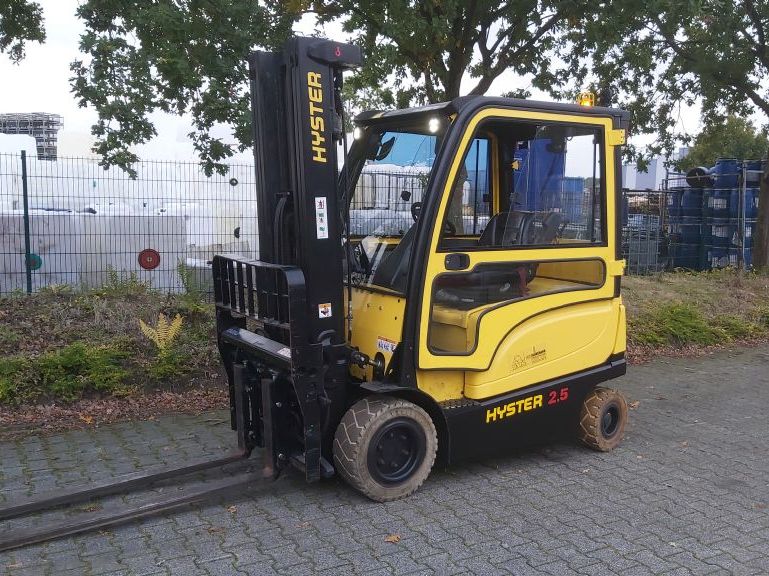 Hyster J2.5XN Elektro 4 Rad-Stapler www.thuenemann-stapler.de