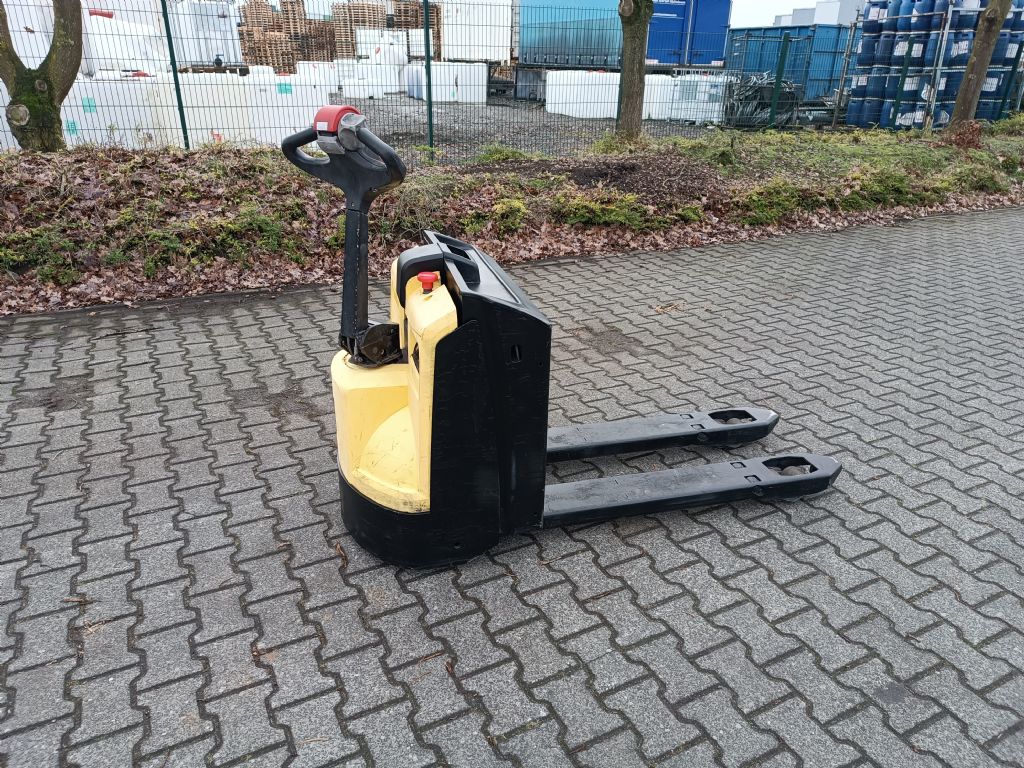 Hyster P2.0 Deichselstapler www.thuenemann-stapler.de