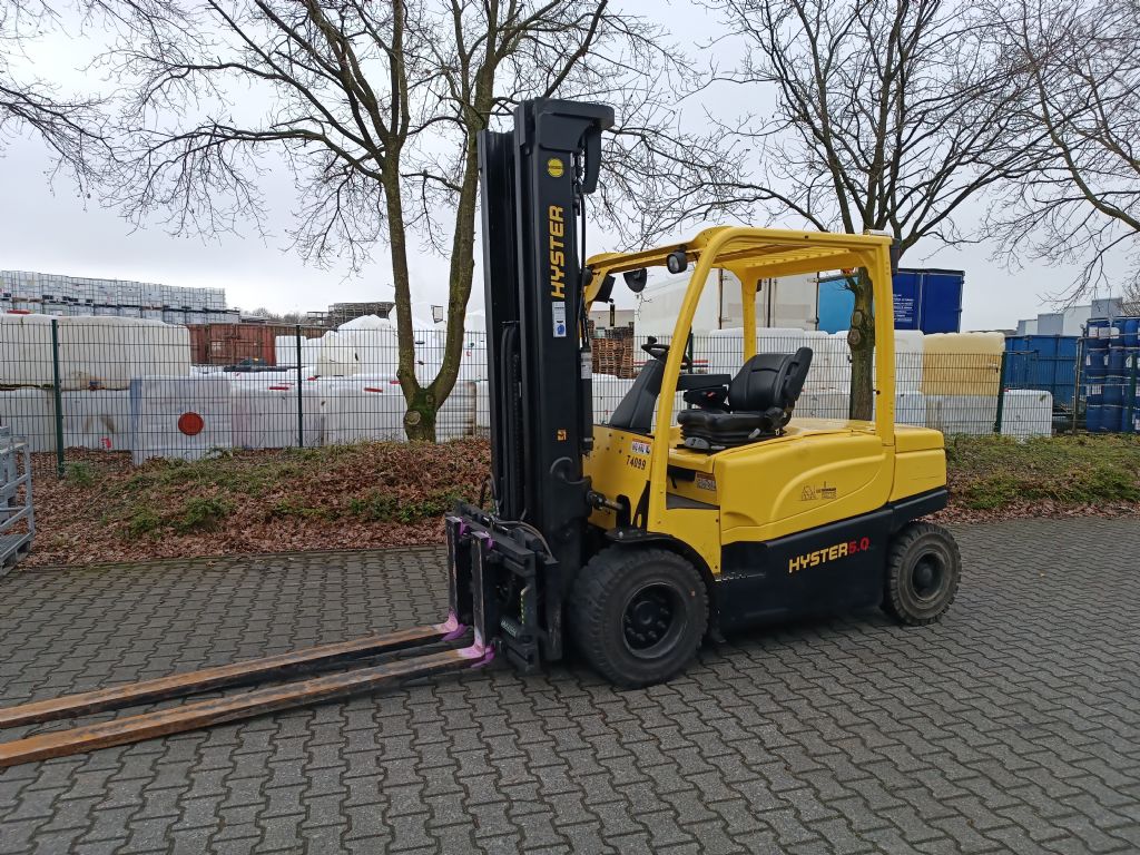 Hyster J5.0XN Elektro 4 Rad-Stapler www.thuenemann-stapler.de