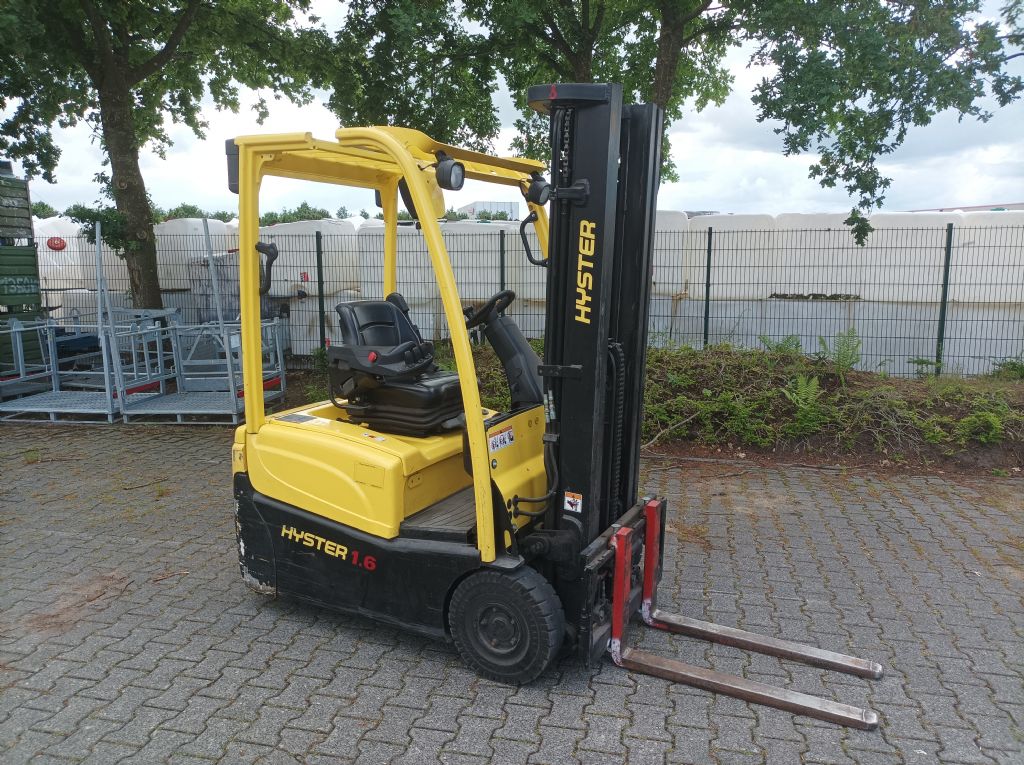 Hyster J1.6 XNT SWB Elektro 3 Rad-Stapler www.thuenemann-stapler.de