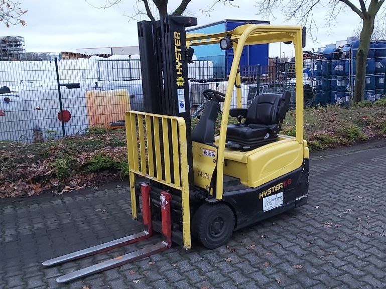 Hyster J1.6 XNT SWB Elektro 3 Rad-Stapler www.thuenemann-stapler.de