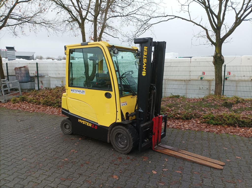 Hyster J3.0XN Elektro 4 Rad-Stapler www.thuenemann-stapler.de