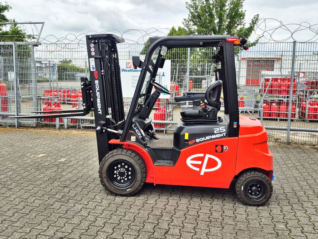 EP EFL253S Elektro 4 Rad-Stapler www.thuenemann-stapler.de