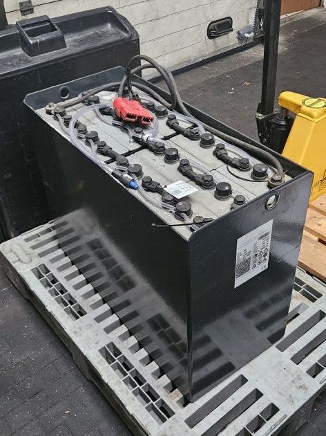 *Sonstige 6PzS750 Antriebsbatterie www.thuenemann-stapler.de *Sonstige 6PzS750 Antriebsbatterie www.thuenemann-stapler.de