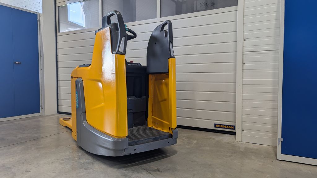 Jungheinrich-ERE 120 feste Standplattform-Electric Pallet Truck-www.tojo-gabelstapler.de