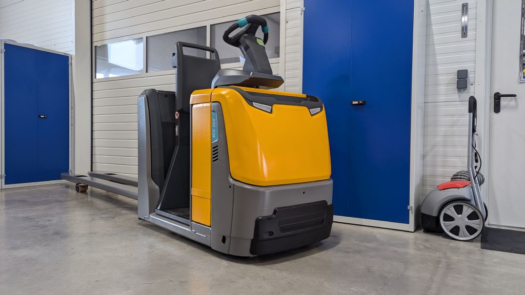 Jungheinrich-ECE 225 HP-Niederhubkommissionierer-www.tojo-gabelstapler.de