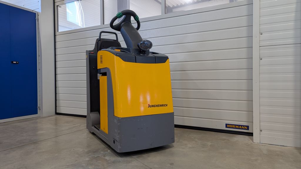 Jungheinrich-EZS 130-Tow Tractor-www.tojo-gabelstapler.de