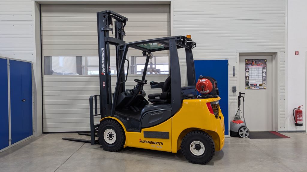 Jungheinrich-TFG 425s neuwertig-Treibgasstapler-www.tojo-gabelstapler.de