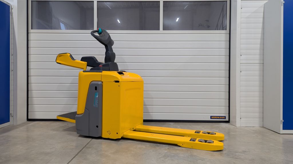 Jungheinrich-ERE 120 klappbare Fahrerstandplattform-Stand-on stacker-www.tojo-gabelstapler.de