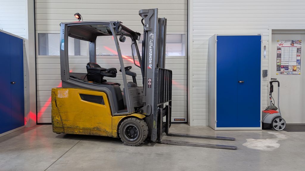 Jungheinrich-EFG 220 Li-Ion Batterie-Elektro 3 Rad-Stapler-www.tojo-gabelstapler.de