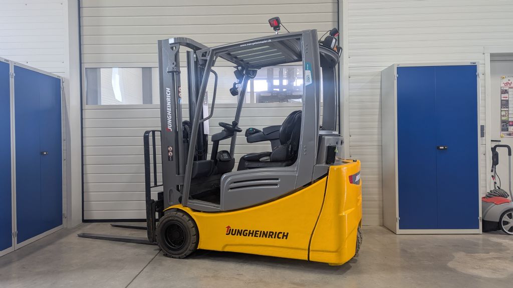 Jungheinrich-EFG 220 Li-Ion Batterie-Electric 3-wheel forklift-www.tojo-gabelstapler.de