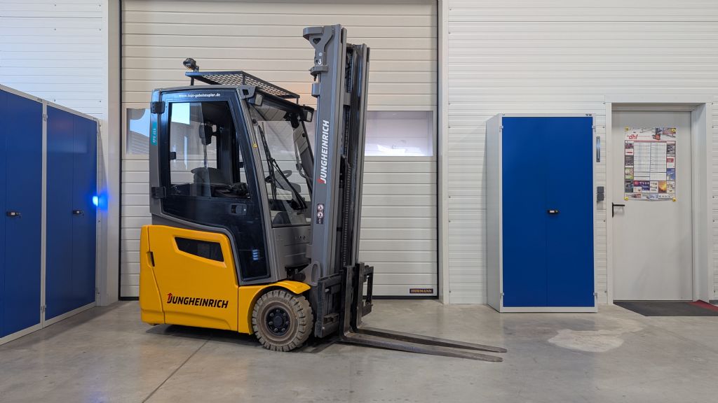 Jungheinrich-EFG 215 GE115-550DZ-Elektro 3 Rad-Stapler-www.tojo-gabelstapler.de