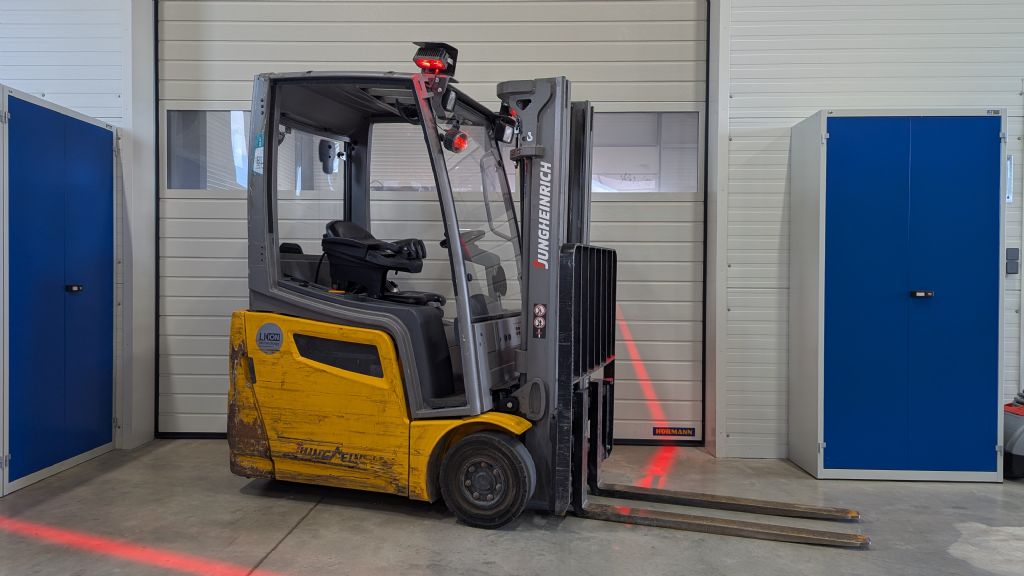 Jungheinrich-EFG 213 LiIon Batterie-Electric 3-wheel forklift-www.tojo-gabelstapler.de