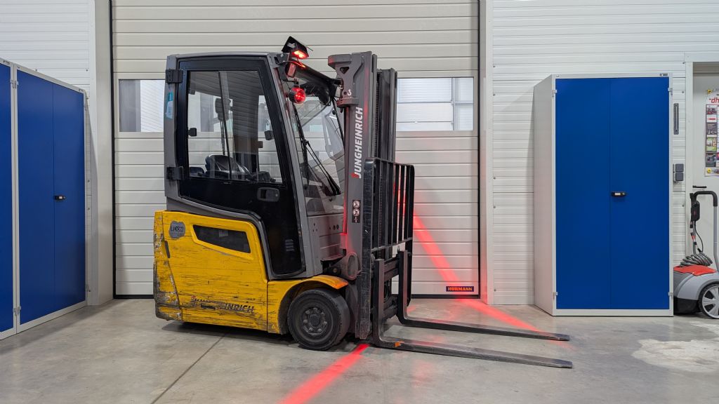 Jungheinrich-EFG 213 LiIon Batterie-Electric 3-wheel forklift-www.tojo-gabelstapler.de