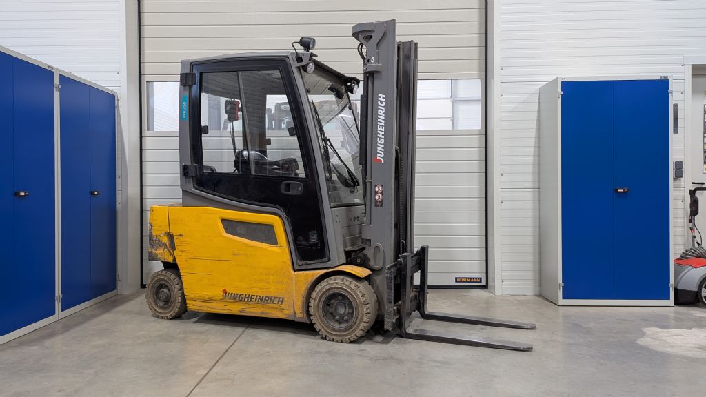 Jungheinrich-EFG 320 GE115-330ZZ-Elektro 4 Rad-Stapler-www.tojo-gabelstapler.de