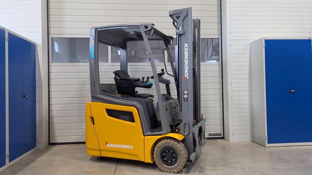 Jungheinrich-EFG 215 G115-330ZZ-Electric 3-wheel forklift-www.tojo-gabelstapler.de